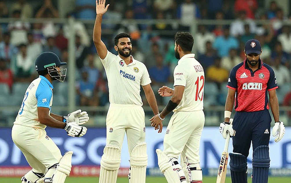 নিলামের খাতা আর এনওসির সিলমোহর: এশীয় ক্রিকেটে খেলোয়াড়ের দাম আসলে কে ঠিক করে নিলামের খাতা আর এনওসির সিলমোহর: এশীয় ক্রিকেটে খেলোয়াড়ের দাম আসলে কে ঠিক করে