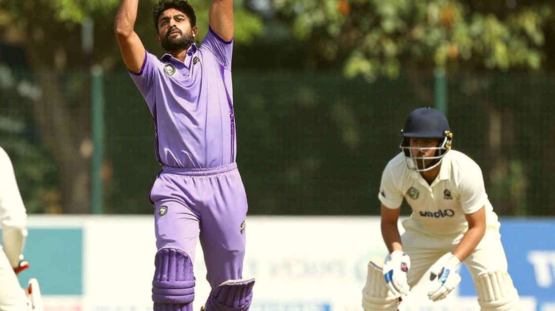 ভেজা সকালের টস, সরওয়াতের এক ওভার আর ঈশ্বরনের পঞ্চম ওভার: কেরালা-বেঙ্গল প্রথম দিনের আসল হিসাব