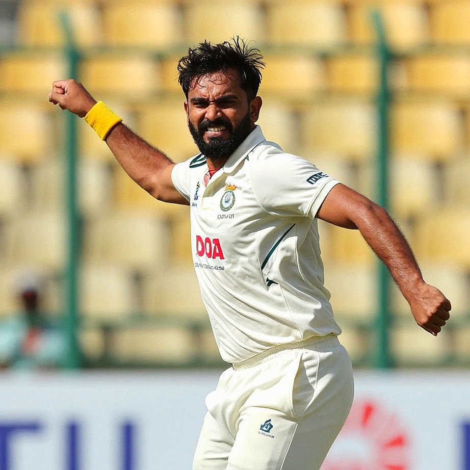 বুরিরামের তিন ঘুষি: মুয়াই থাইয়ের ছায়া-খাতা আর এক মৃত্যুর হিসাব বুরিরামের তিন ঘুষি: মুয়াই থাইয়ের ছায়া-খাতা আর এক মৃত্যুর হিসাব
