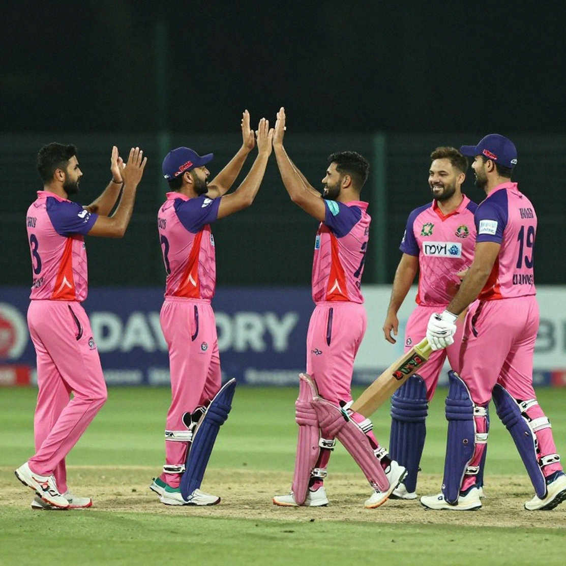 লিয়ন বাদ দেওয়ার রহস্য: হ্যাজলউডের অসুস্থতাই কি আসল কারণ?