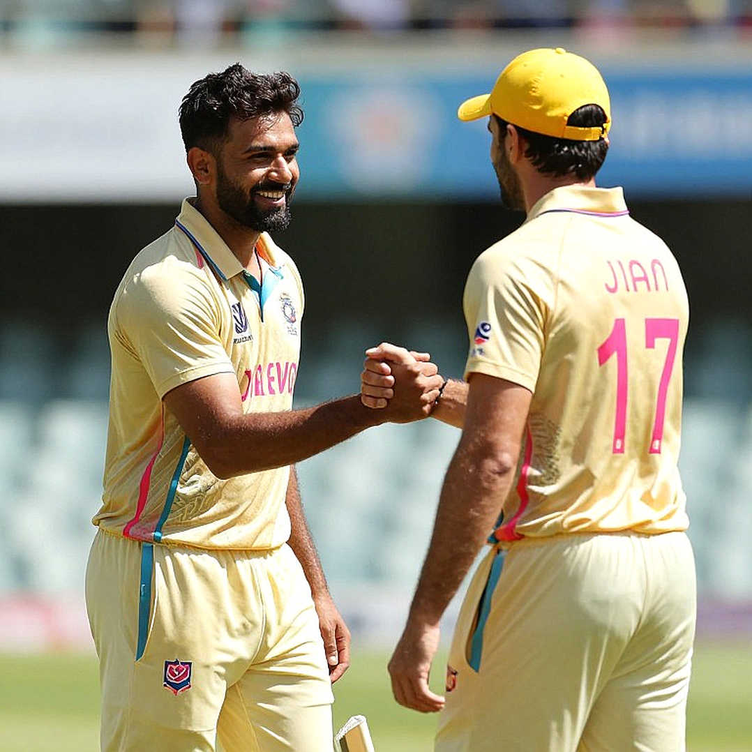 শারজাহের গর্জন, দুবাইয়ের চুপ: উপরের ডেক থেকে দেখা উপসাগরের ক্রিকেট শারজাহের গর্জন, দুবাইয়ের চুপ: উপরের ডেক থেকে দেখা উপসাগরের ক্রিকেট