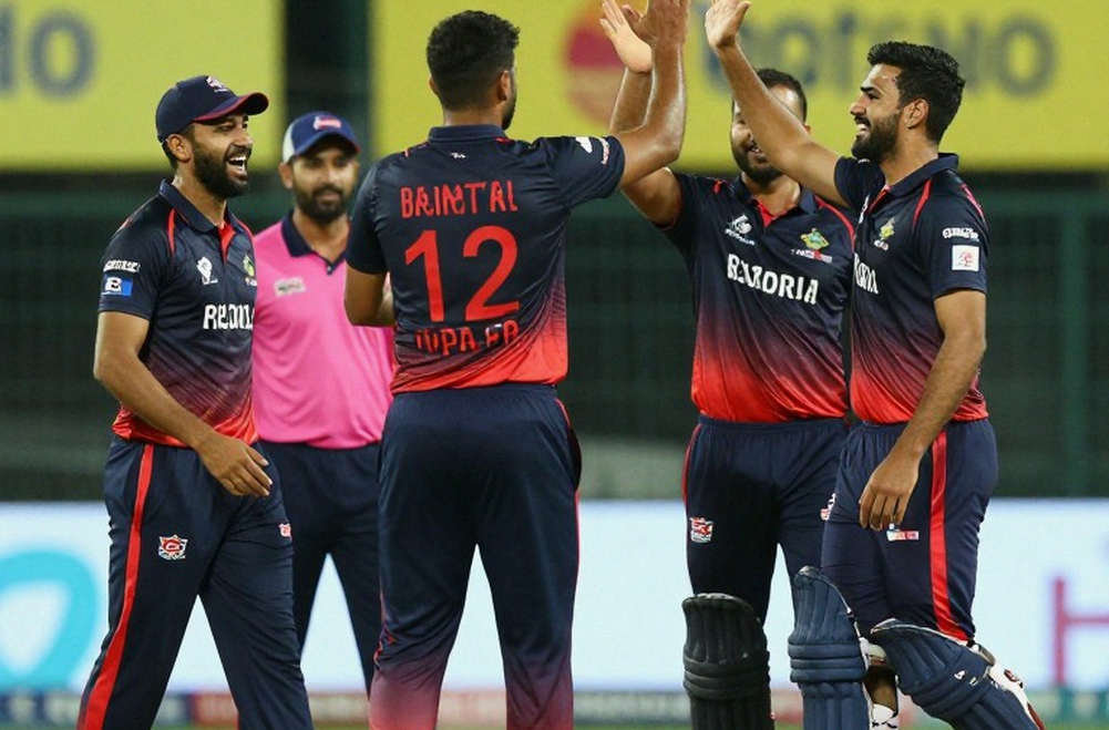 ডারবানের ২২ ওভার: ৪২১ টার্গেটের ভেতরে লুকিয়ে থাকা আসল প্রশ্নটা রান নয়, সময় ডারবানের ২২ ওভার: ৪২১ টার্গেটের ভেতরে লুকিয়ে থাকা আসল প্রশ্নটা রান নয়, সময়