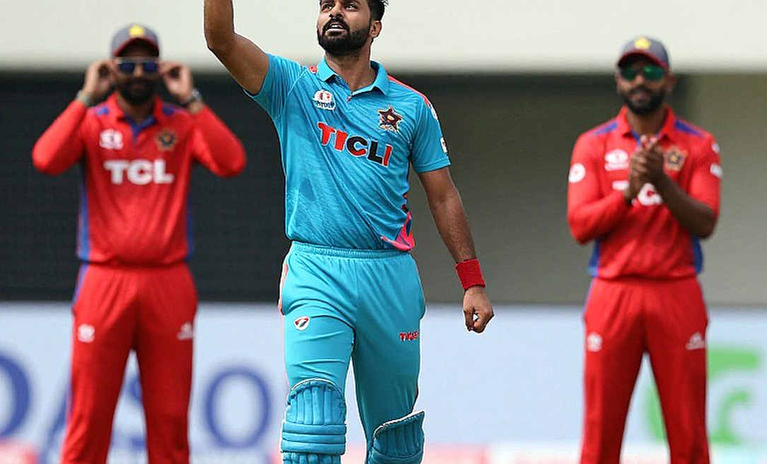 Veteran Pacer Returns to India's T20I Squad for New Zealand Tour: Swing Becomes India's Trump Card in Napier Veteran Pacer Returns to India's T20I Squad for New Zealand Tour: Swing Becomes India's Trump Card in Napier