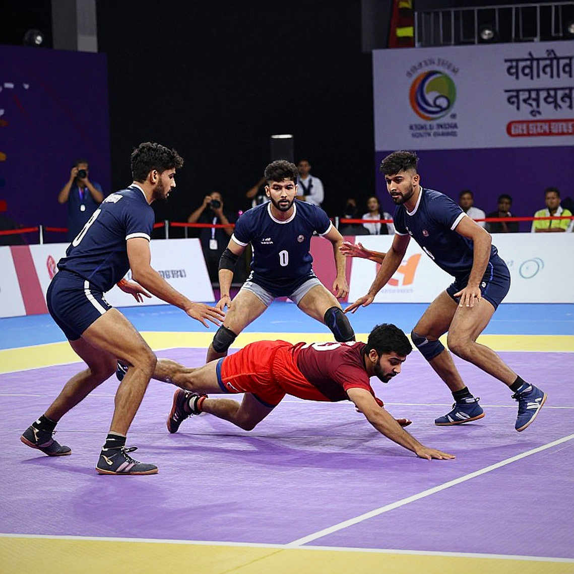 মাটিতে ভারতের ৪৮-২৪, আর একটা অনুপস্থিত লিগের গল্প